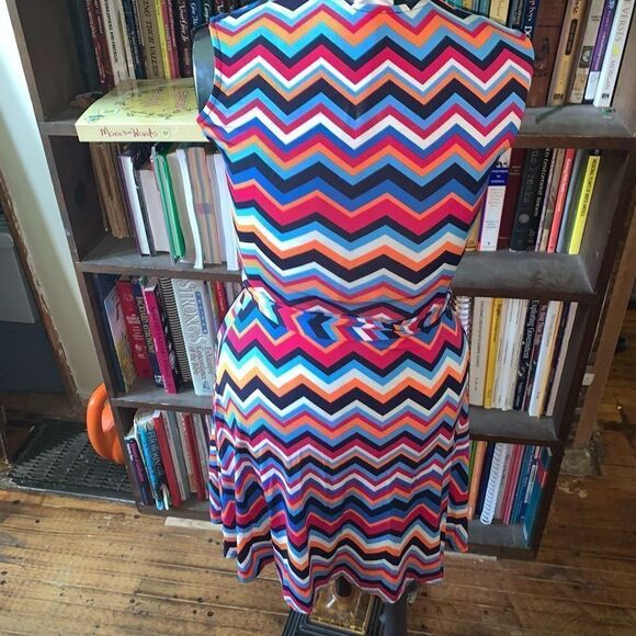 Leota multi color chevron knit v-neck travelcore SP sundress - Picture 2 of 3